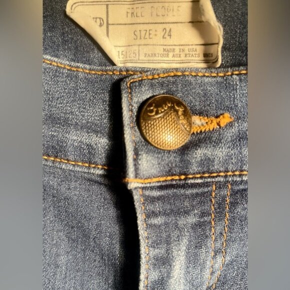 Free People Blue Wide Leg Medium wash Bohemian Stretch Trendy Flare Jeans 24 - Picture 3 of 3